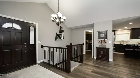 Entry Way - 751 Juniper Dr, Bismarck, ND 58503 photo 2 of 4