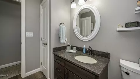 Bath - 751 Juniper Dr, Bismarck, ND 58503 photo 2 of 7
