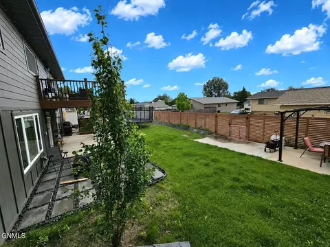 Exterior - 2113 9th Ave E, Williston, ND 58801 photo 4 of 7