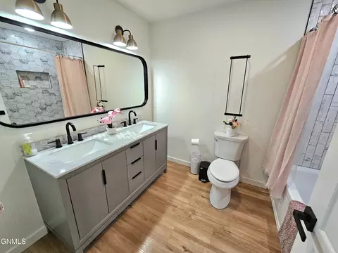 Bath - 2113 9th Ave E, Williston, ND 58801 photo 1 of 8