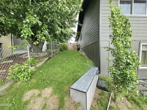 Exterior - 2113 9th Ave E, Williston, ND 58801 photo 6 of 7