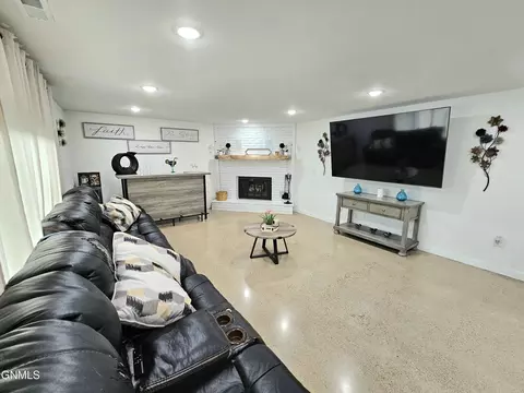 Living - 2113 9th Ave E, Williston, ND 58801 photo 4 of 5