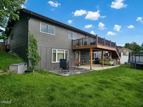 Exterior - 2113 9th Ave E, Williston, ND 58801 photo 2 of 7