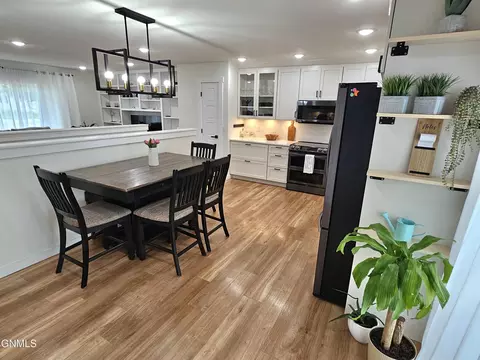 Dining - 2113 9th Ave E, Williston, ND 58801 photo 1 of 1