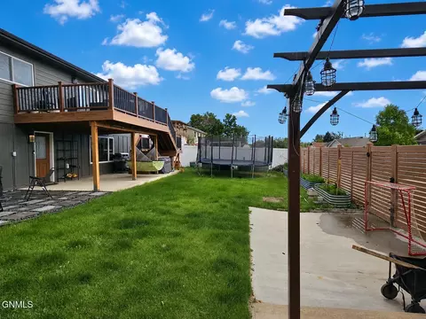 Exterior - 2113 9th Ave E, Williston, ND 58801 photo 5 of 7