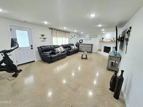 Living - 2113 9th Ave E, Williston, ND 58801 photo 3 of 5