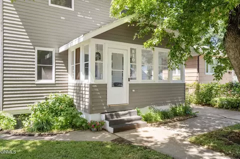 810 13th St N, Bismarck, ND 58501