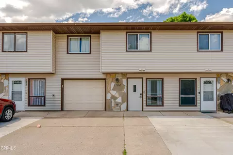 1704 19th St, Bismarck, ND 58501