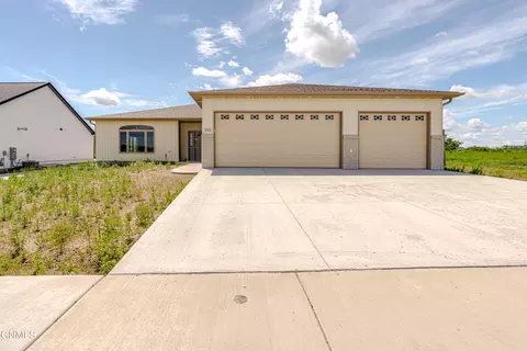 Exterior - 5531 Holmes Dr, Bismarck, ND 58504 photo 2 of 7