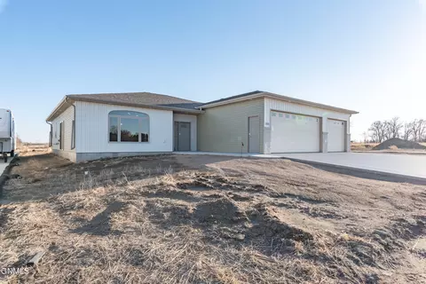 Exterior - 5531 Holmes Dr, Bismarck, ND 58504 photo 4 of 7