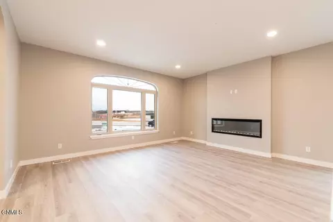 Living - 5531 Holmes Dr, Bismarck, ND 58504 photo 1 of 4