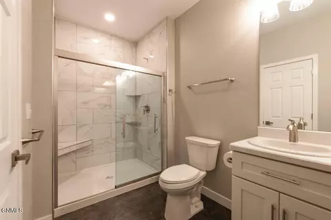 Bath - 5531 Holmes Dr, Bismarck, ND 58504 photo 1 of 5