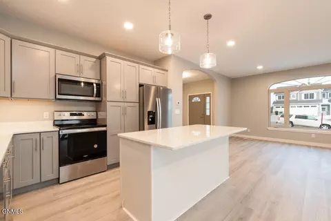 Kitchen - 5531 Holmes Dr, Bismarck, ND 58504 photo 2 of 4