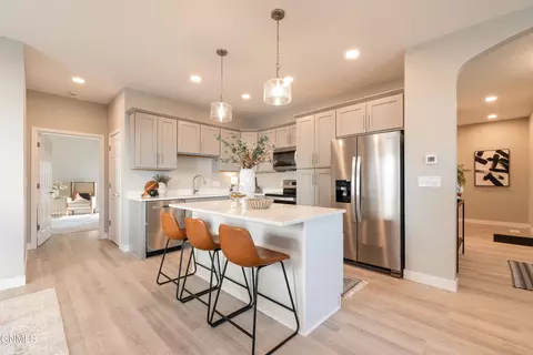 Kitchen - 5531 Holmes Dr, Bismarck, ND 58504 photo 3 of 4