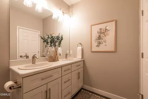 Bath - 5531 Holmes Dr, Bismarck, ND 58504 photo 4 of 5