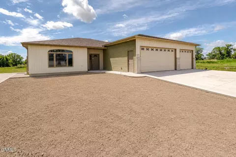 Exterior - 5531 Holmes Dr, Bismarck, ND 58504 photo 3 of 7