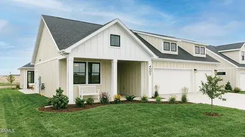 4507 Silbernagel Dr, Bismarck, ND 58503