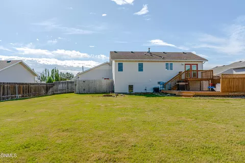 Exterior - 1015 Plainview Dr SE, Mandan, ND 58554 photo 13 of 21