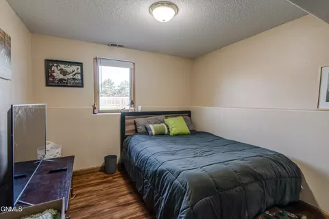 Bedroom - 1015 Plainview Dr SE, Mandan, ND 58554 photo 7 of 7