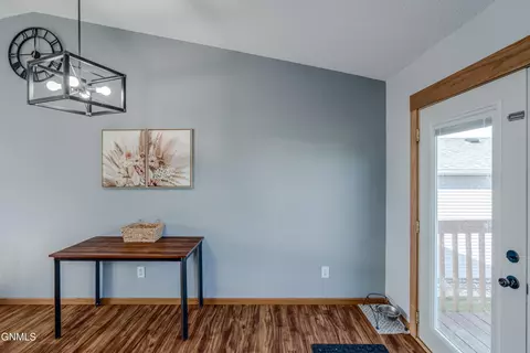 Entry Way - 1015 Plainview Dr SE, Mandan, ND 58554 photo 2 of 9