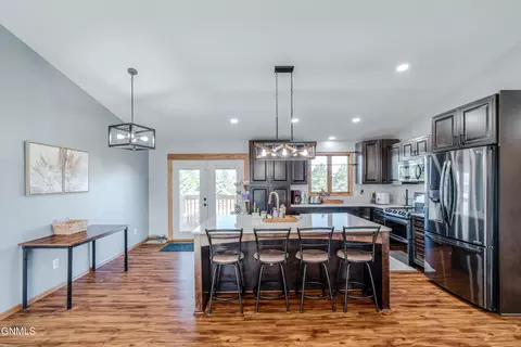 Kitchen - 1015 Plainview Dr SE, Mandan, ND 58554 photo 1 of 9