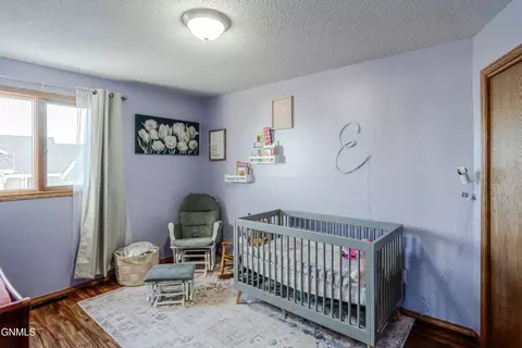 Bedroom - 1015 Plainview Dr SE, Mandan, ND 58554 photo 1 of 7