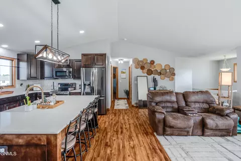 Kitchen - 1015 Plainview Dr SE, Mandan, ND 58554 photo 9 of 9