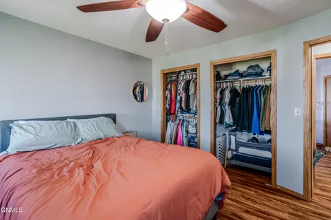 Bedroom - 1015 Plainview Dr SE, Mandan, ND 58554 photo 6 of 7