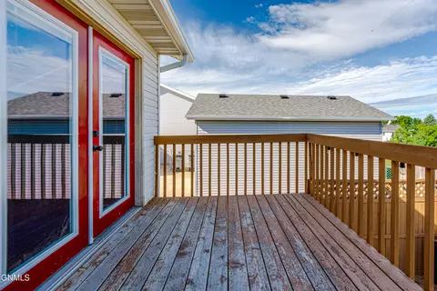 Exterior - 1015 Plainview Dr SE, Mandan, ND 58554 photo 18 of 21