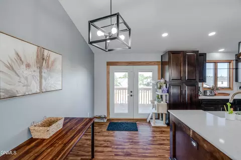Entry Way - 1015 Plainview Dr SE, Mandan, ND 58554 photo 3 of 9