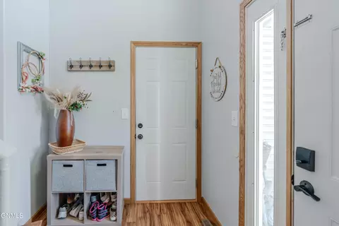Entry Way - 1015 Plainview Dr SE, Mandan, ND 58554 photo 8 of 9