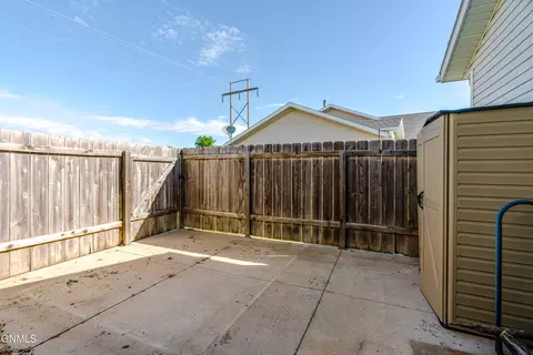 Exterior - 1015 Plainview Dr SE, Mandan, ND 58554 photo 8 of 21
