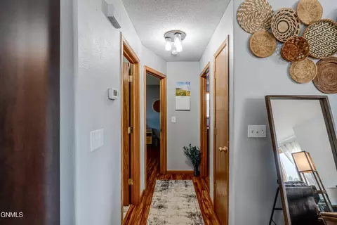 Entry Way - 1015 Plainview Dr SE, Mandan, ND 58554 photo 4 of 9