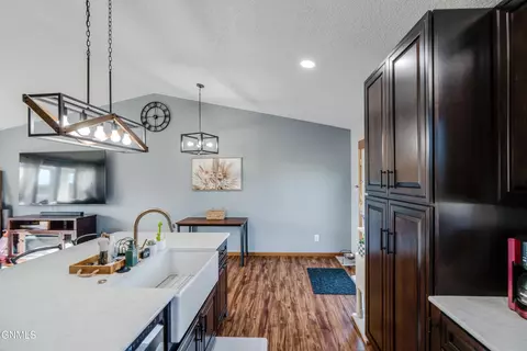 Kitchen - 1015 Plainview Dr SE, Mandan, ND 58554 photo 5 of 9