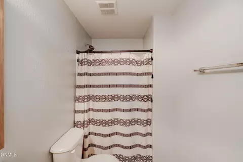 Bath - 1015 Plainview Dr SE, Mandan, ND 58554 photo 5 of 7