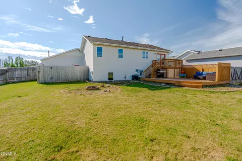 Exterior - 1015 Plainview Dr SE, Mandan, ND 58554 photo 14 of 21