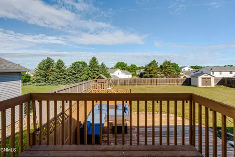 Exterior - 1015 Plainview Dr SE, Mandan, ND 58554 photo 19 of 21