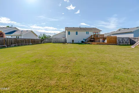 Exterior - 1015 Plainview Dr SE, Mandan, ND 58554 photo 12 of 21