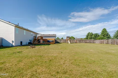 Exterior - 1015 Plainview Dr SE, Mandan, ND 58554 photo 11 of 21