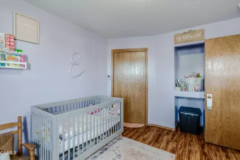 Bedroom - 1015 Plainview Dr SE, Mandan, ND 58554 photo 3 of 7