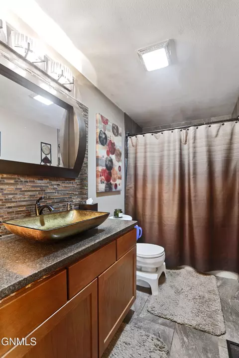 Bath - 312 18th St E, Williston, ND 58801 photo 1 of 5