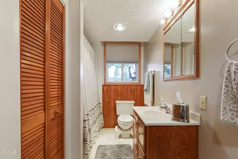 Bath - 312 18th St E, Williston, ND 58801 photo 5 of 5