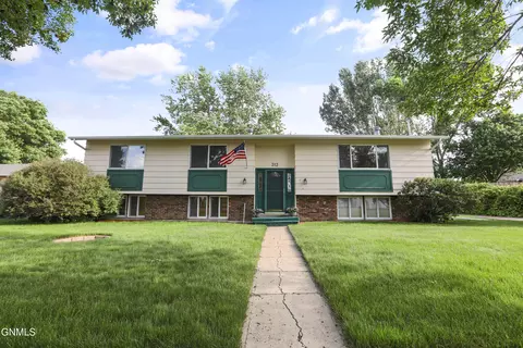 312 18th St E, Williston, ND 58801