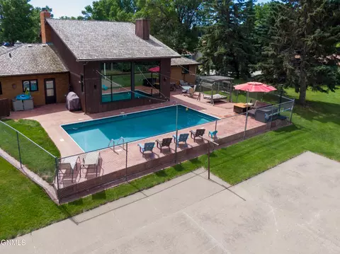 1524 Woodsman Pl, Bismarck, ND 58504