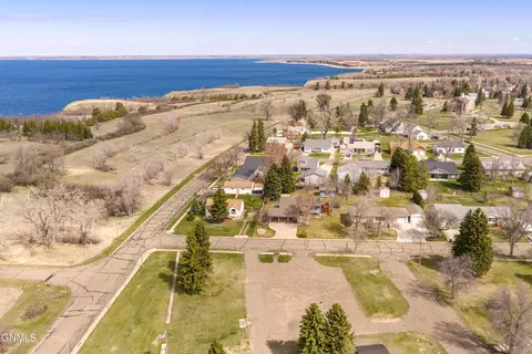View/Area - 410 3rd St, Riverdale, ND 58565 photo 6 of 15