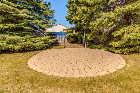 Exterior - 410 3rd St, Riverdale, ND 58565 photo 3 of 5