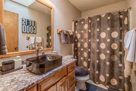 Bath - 410 3rd St, Riverdale, ND 58565 photo 4 of 8