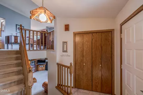 Entry Way - 410 3rd St, Riverdale, ND 58565 photo 3 of 9