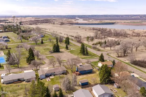 View/Area - 410 3rd St, Riverdale, ND 58565 photo 9 of 15