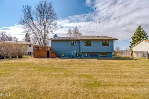 Exterior - 410 3rd St, Riverdale, ND 58565 photo 5 of 5